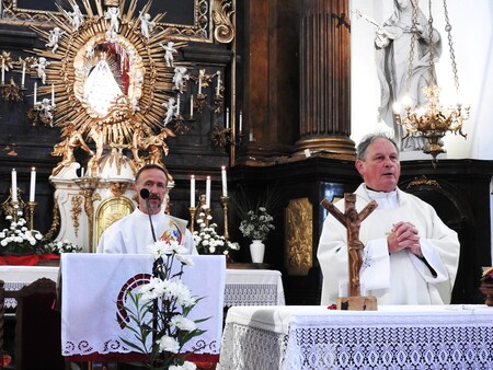 Sveto mašo je daroval velesovski župnik in dekan Slavko Kalan ob diakoniranju Iztoka Žebovca